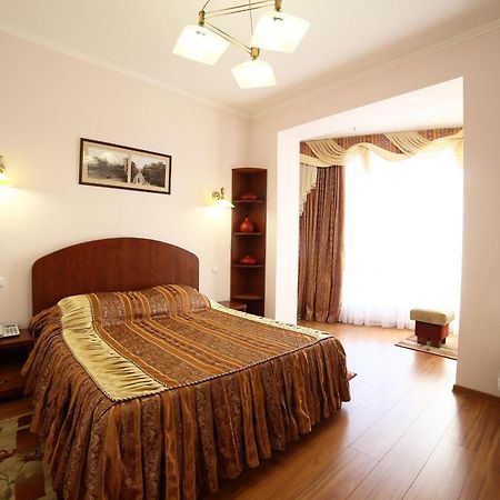 Соняхи Otel Zimna Voda Dış mekan fotoğraf