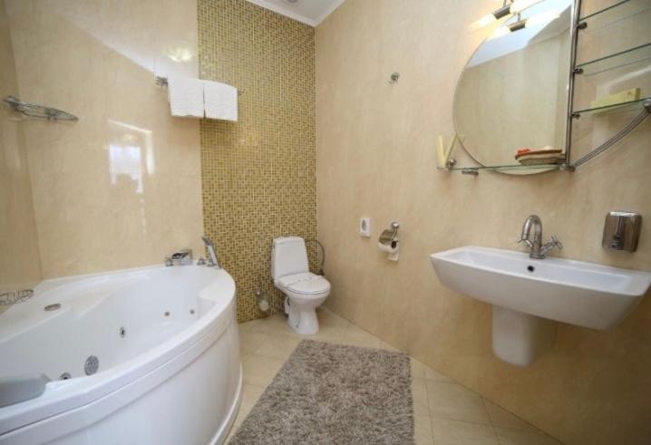 Соняхи Otel Zimna Voda Dış mekan fotoğraf